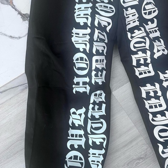 boohoo black parachute pants - Picture 2 of 4